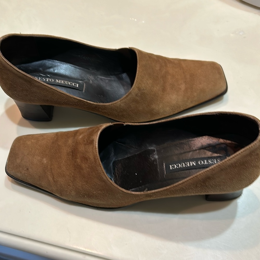 Suede pumps by Sesto Moochie, 9 1/2 narrow